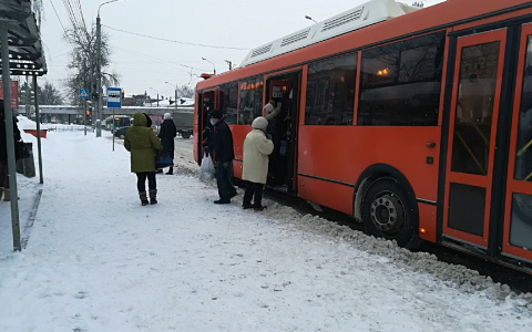 Нижегородцам объяснили причину запрета на оплату картой больше одной поездки