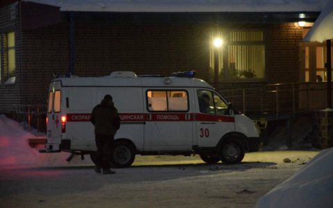 Пьяный пациент разбил стекло скорой помощи в Нижнем Новгороде