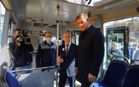 Власти поддержали инициативу о продолжении госпрограммы закупок школьных автобусов и скорой помощи