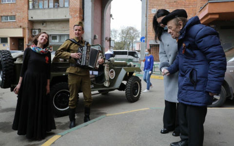 Последнего героя СССР поздравили с Днем Победы в Нижнем Новгороде