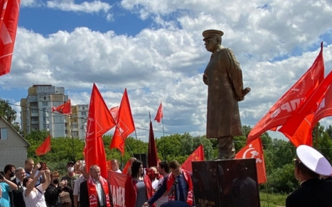 На Бору заложили первый камень в основание Сталин-центра
