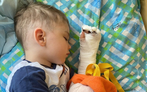 Новый поворот в истории трехлетнего мальчика, лишившегося части пальца в детсаду