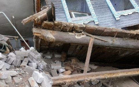 В Караулово Кстовского района дома продолжают падать в овраг