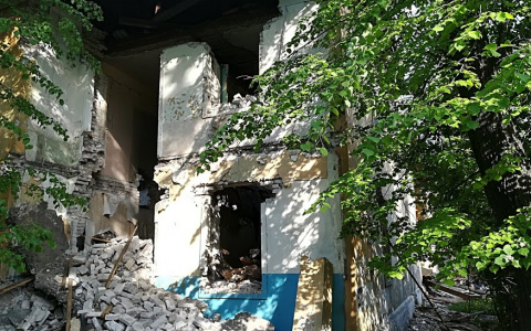 Пять аварийных домов снесут в Ленинском районе до конца 2021 года