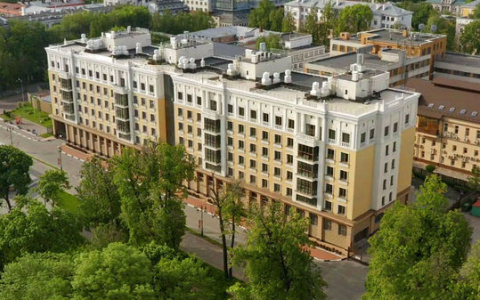 Квартира с собственным участком на крыше и лифтом продается в Нижнем Новгороде за 75 млн рублей