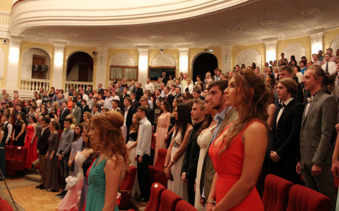 В Минобразовании рассказали о формате выпускных в школах с учетом COVID-ограничений