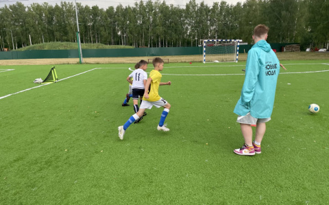 Партия «Новые люди» провела в Нижнем Новгороде детский футбольный турнир со звёздами спорта