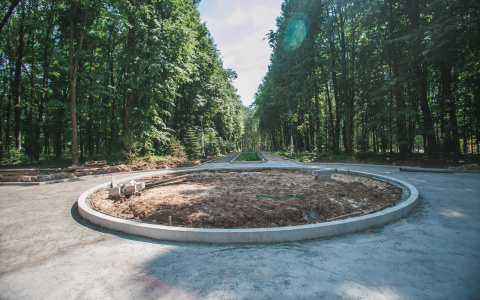На центральной площади нижегородского парка «Швейцария» готовят основание под новое мощение