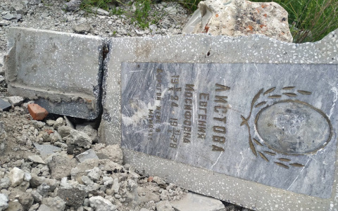 Свалку надгробий нашли в Нижегородской области