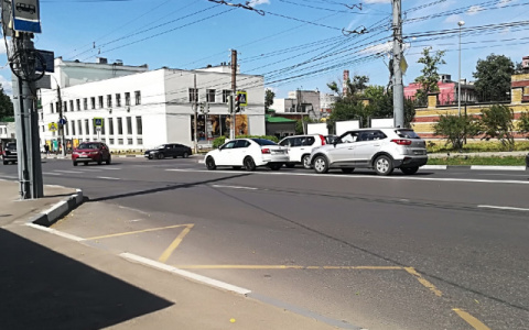 Автомобилистам выдвинули новые правила парковки на Большой Покровской