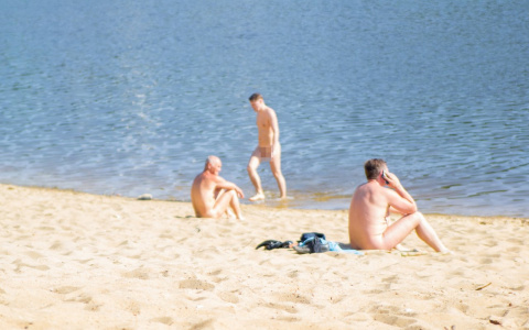 Нудисты устроили фестиваль на берегу Волги в Нижегородской области