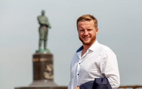 Правнук Чкалова получил статус хранителя Чкаловской лестницы в Нижнем Новгороде