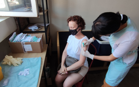 В нижегородском Роспотребнадзоре рассказали о вакцинации школьников от COVID-19
