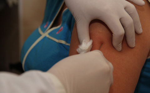 Роспотребнадзор заявил о привитых нижегородцах, переносящих вирус COVID-19