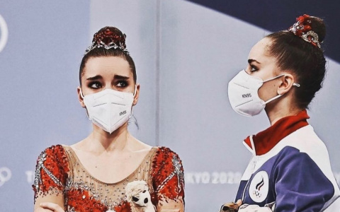 Маразм и несправедливость: знаменитости поддержали Дину Аверину, лишенную  золота на Играх