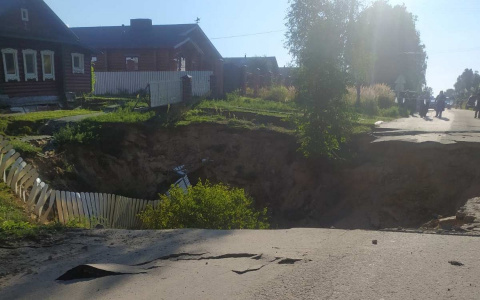 25-метровый карстовый провал образовался в деревне Павловского района