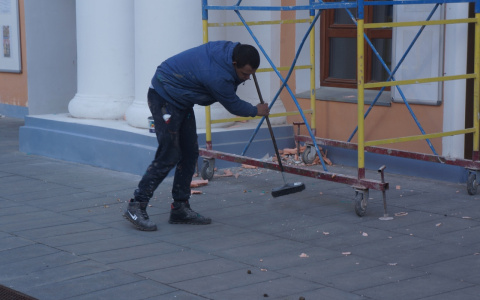 Установленные стулья на Большой Покровской вырвали жители Нижнего Новгорода