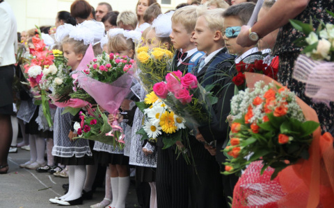 Роспотребнадзор назвал предельный вес рюкзаков для учеников младших и средних классов