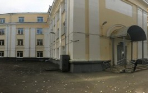 Массовая эвакуация детей проводится в 44 школах Нижнего из-за сообщения о минировании