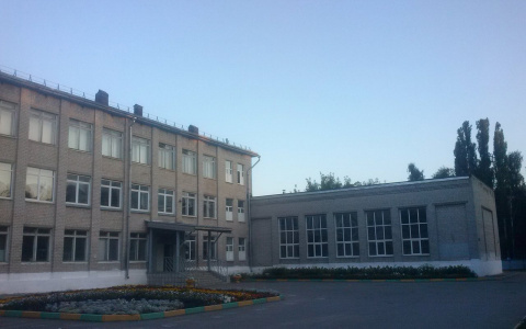 Стали известны нижегородские школы, из которых эвакуировали почти 3000 человек