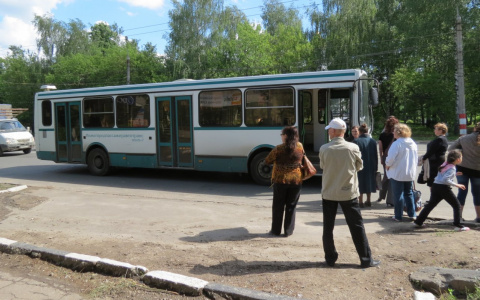 Нижегородская пенсионерка вывихнула плечо, упав в автобусе