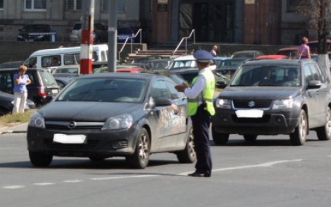 Лишенный прав водитель врезался в дорожное ограждение на мопеде в Нижегородской области