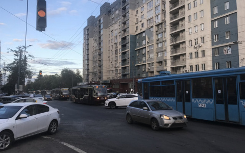 Водитель трамвая сбил коляску с ребенком в Нижнем Новгороде