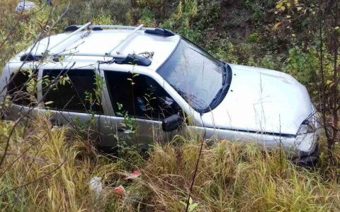 Столкнулись три автомобиля: пострадали двое взрослых и двое детей