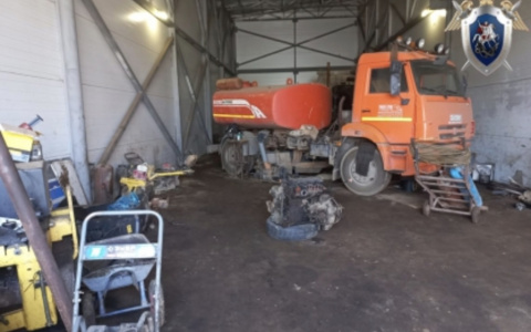 Шиномонтажник получил перелом черепа из-за взрыва колеса в Нижегородской области