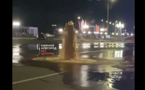 Около Чкаловской лестницы забил подземный фонтан