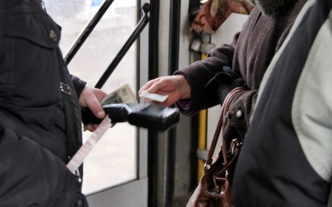 Ребенка выгнали из автобуса в Дзержинске из-за 5 рублей