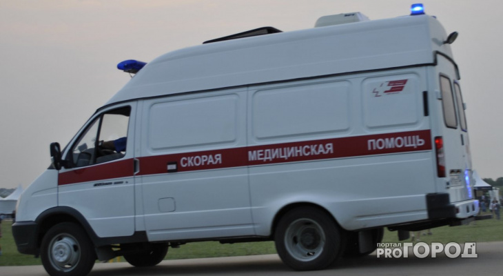 Автомобиль скорой помощи опрокинулся на трассе в Нижегородской области