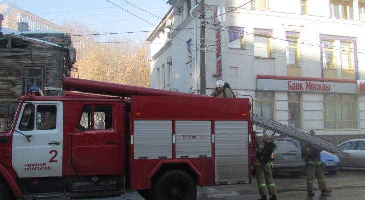 Пенсионер погиб на пожаре в своем доме в Володарском районе‍