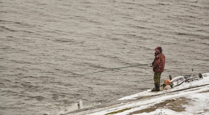 В Нижегородской области рыбаки начали выходить на неокрепший лед