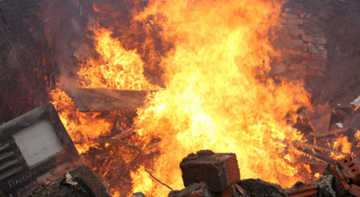 Многоквартирный дом загорелся после приезда электриков в Нижнем Новгороде