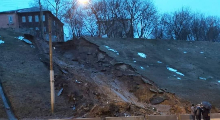 Второй оползень сошел на Похвалинском съезде в Нижнем Новгороде 19 марта