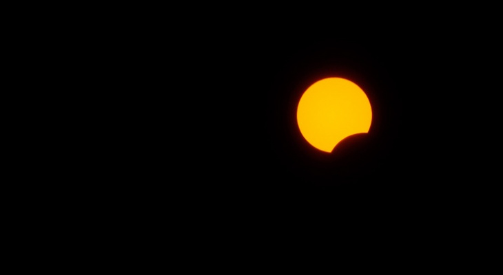 Опубликованы кадры редкого кольцеобразного солнечного затмения 21 июня