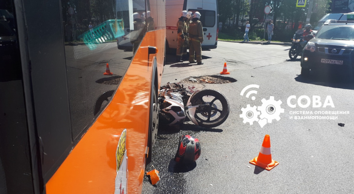 Мотоциклист погиб в аварии с двумя автобусами в на проспекте Гагарина