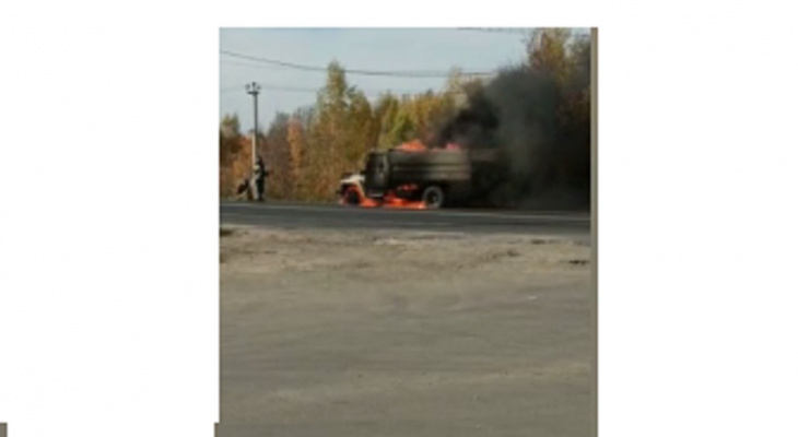 Грузовик загорелся на трассе в Нижегородской области