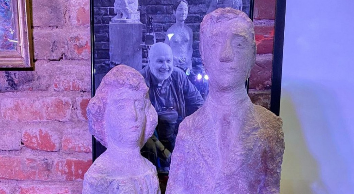 Погибший нижегородский скульптор создал статую Никитина с женой