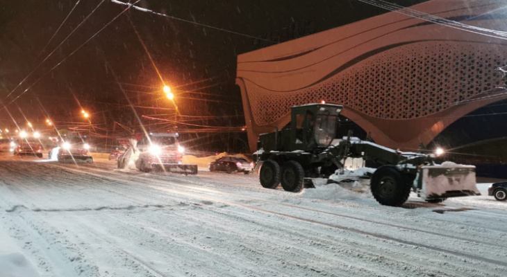 В ночь на воскресенье нижегородские улицы чистила военная техника