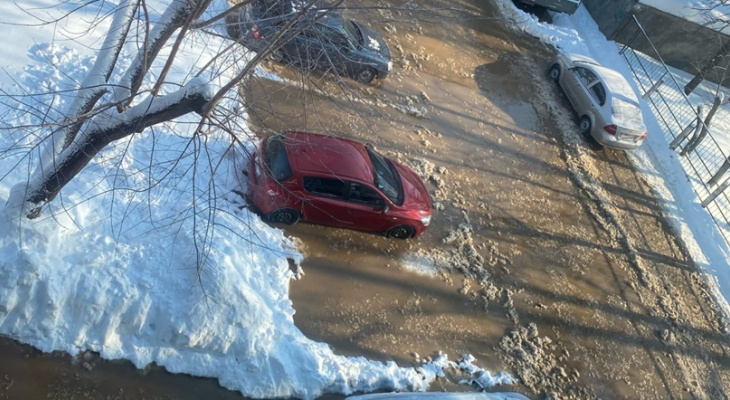 В Нижнем Новгороде несколько улиц затопило из-за коммунальной аварии 18 февраля