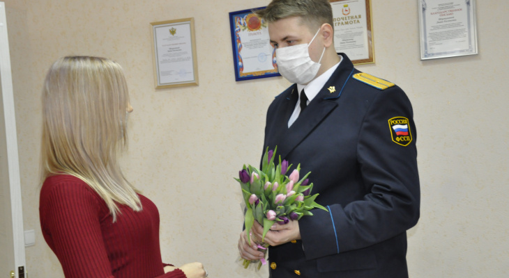 Сотрудники УФССП России по Нижегородской области поздравили женщин с наступающим 8 марта
