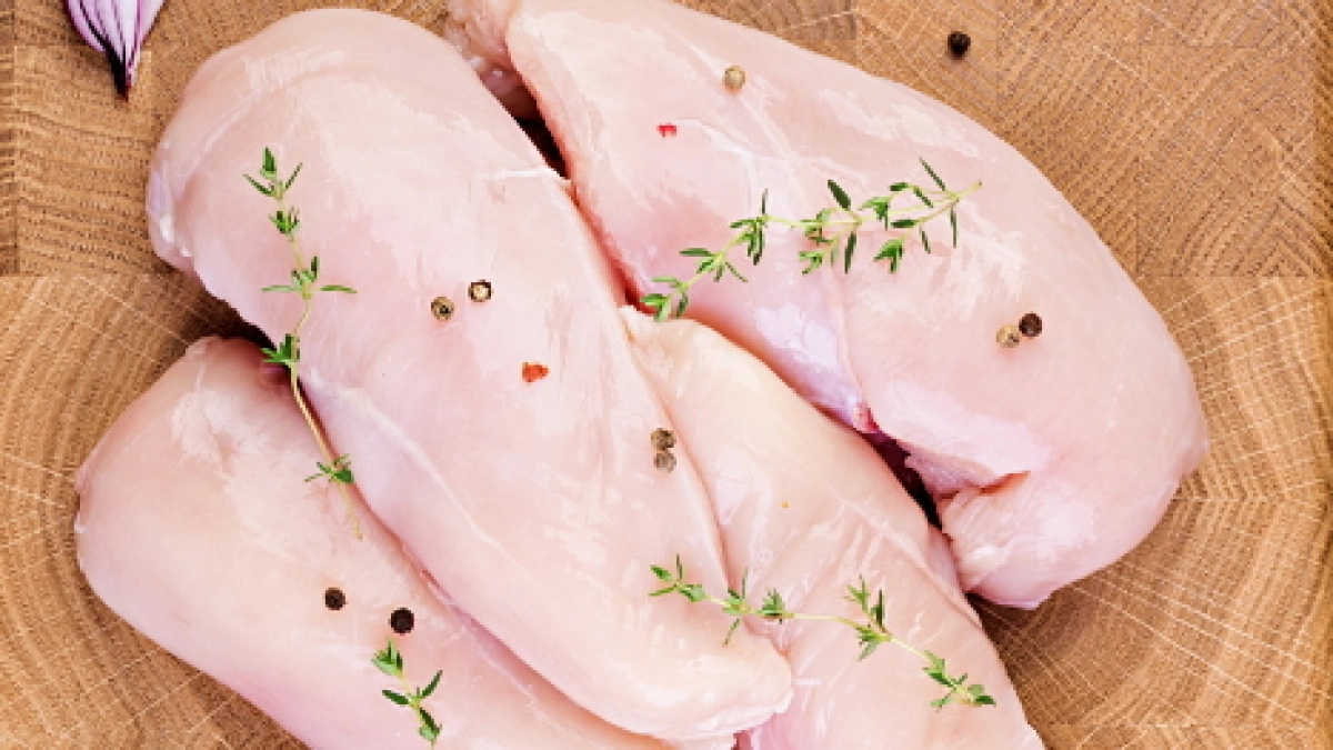 Неоднозначный продукт — вот почему диетологи призывают не налегать на куриное мясо 