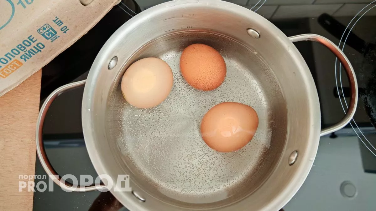 Как сварить яйца, чтобы скорлупа сходила одним движением: проверенный способ