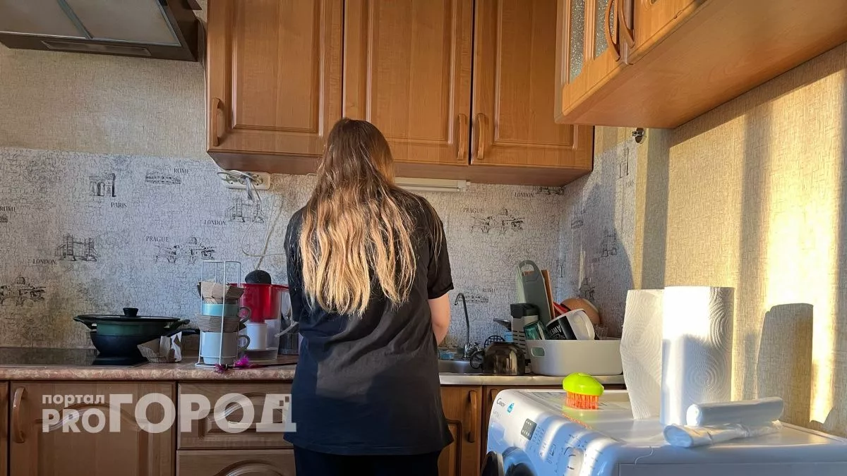 Капли жира исчезают на глазах: простое средство для кухонных фасадов без соды и химии