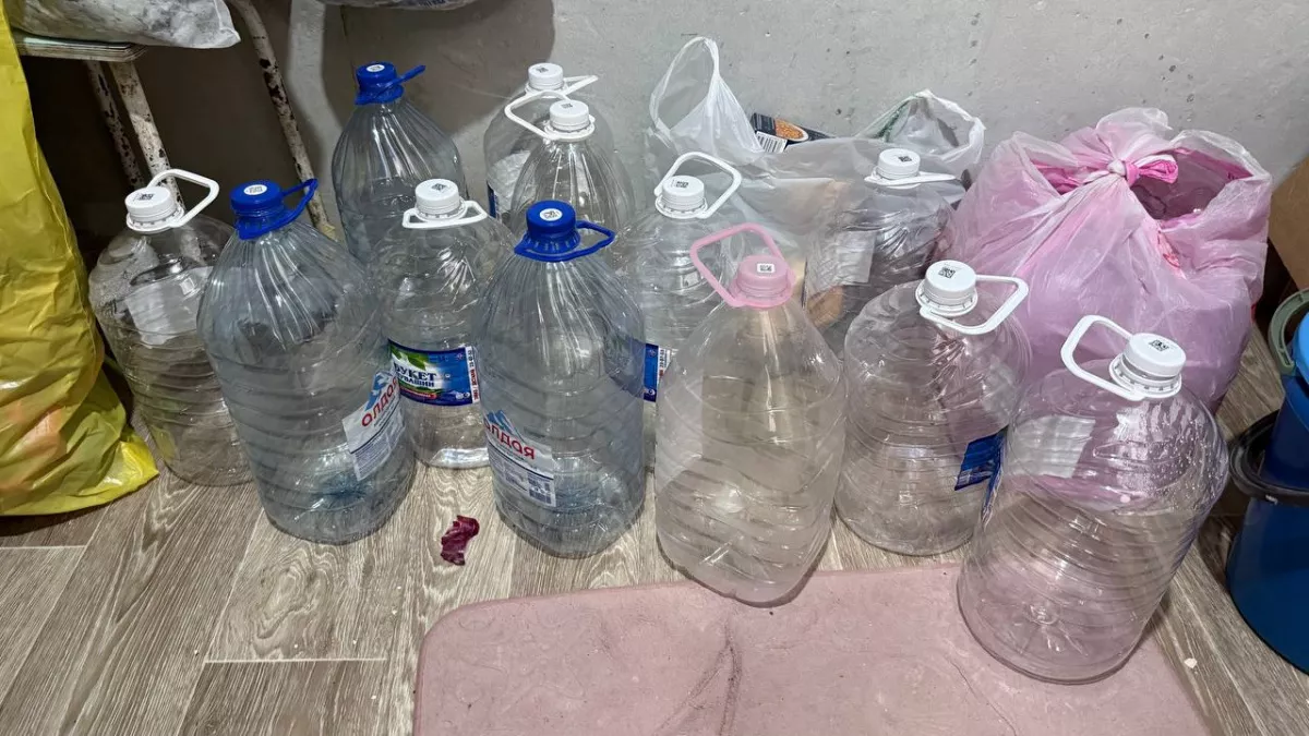 Пластиковые баклажки от воды больше не выкидываю: стали главными помощниками в быту после этих трюков