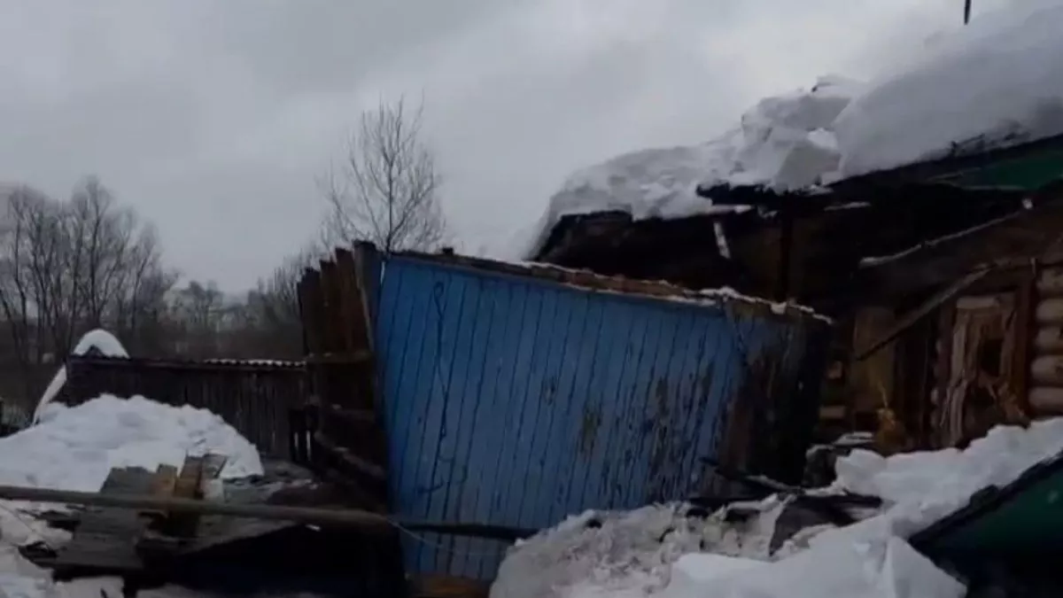 Жильцов откапывали из-под завалов после обрушения крыши в Навашине