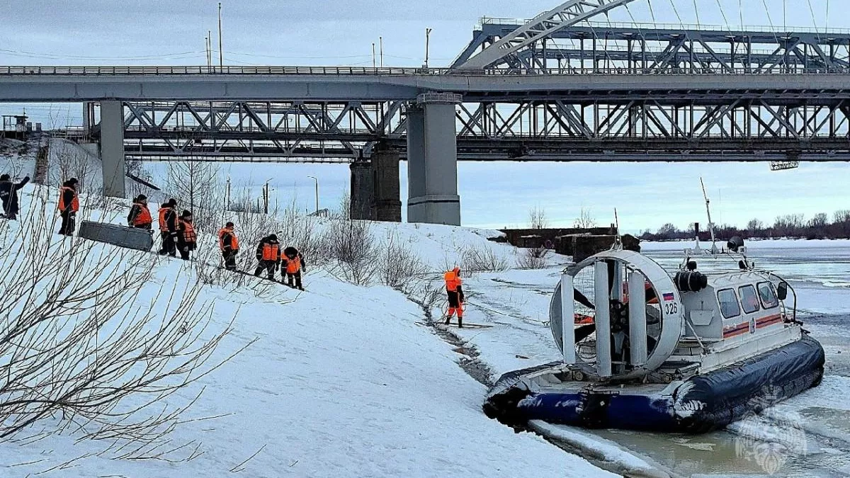 Вертолёт и суда на воздушной подушке выйдут на спасение у Борского моста
