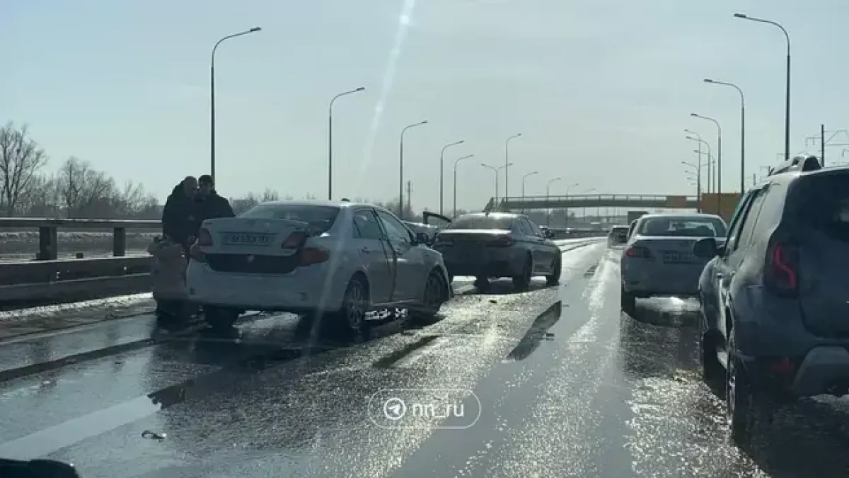 BMW, Toyota и RAV4 столкнулись на Борском мосту из-за погоды